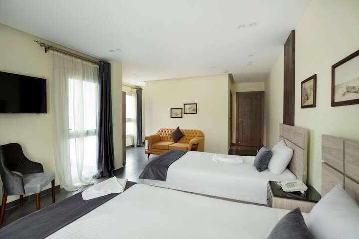 Room 25 of 59