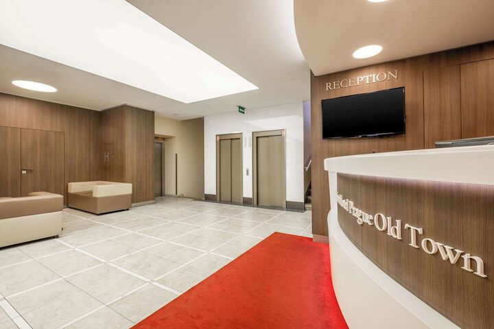 Entrance & Lobby