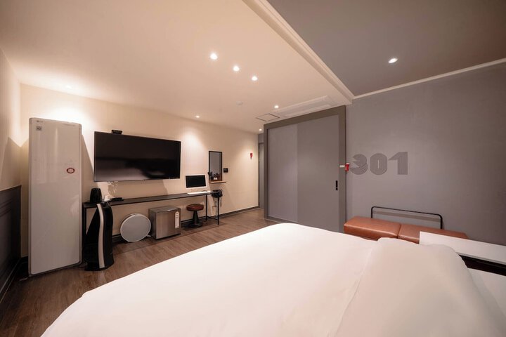 Room 7 of 19
