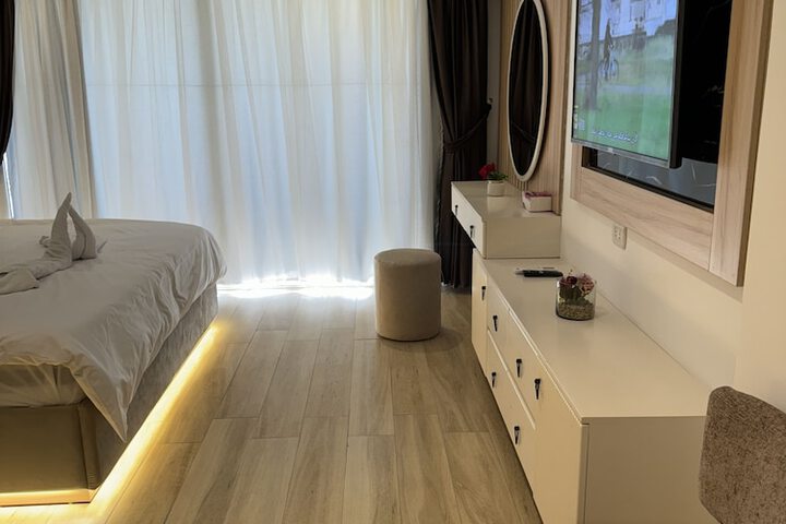 Room 3 of 7
