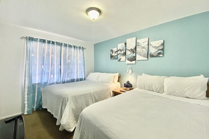 1 Queen Bed (7 of 19)