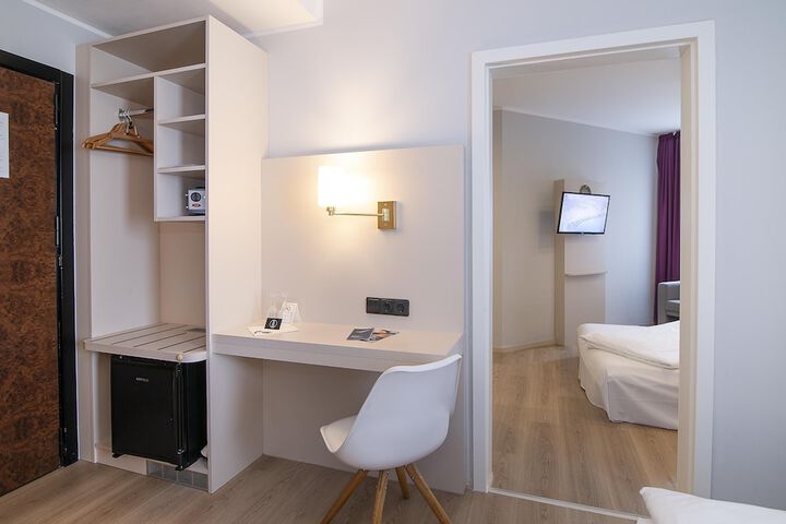 Room 25 of 60