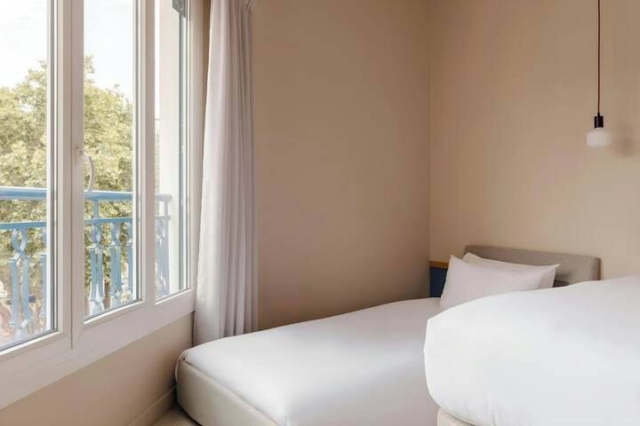 Room 34 of 60