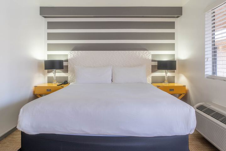 1 King Bed (31 of 44)