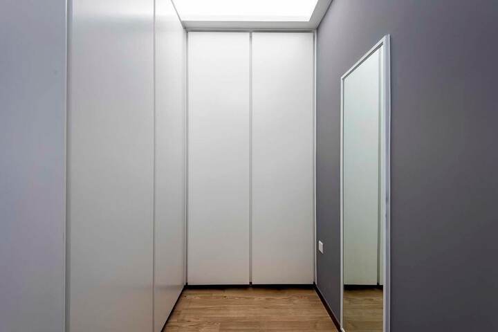 Room 9 of 29