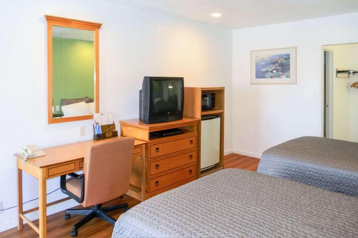 2 Double Beds (5 of 8)