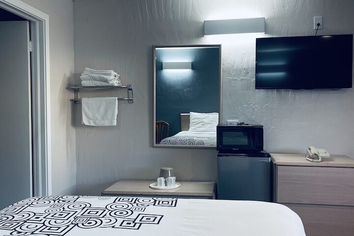Room 11 of 37