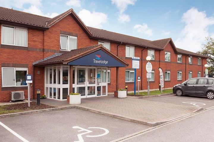 Exterior of Travelodge Newbury Chieveley M4
