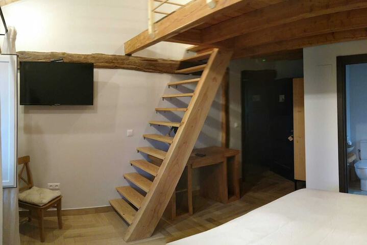 Room 11 of 26