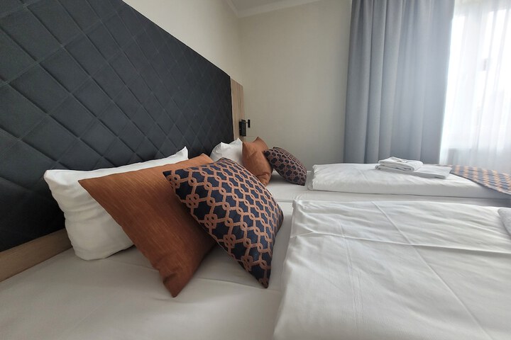 Room 11 of 42
