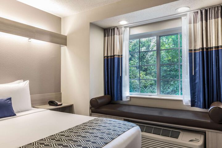 Room 4 of 18