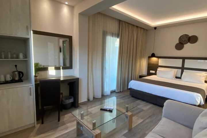 Room 13 of 27