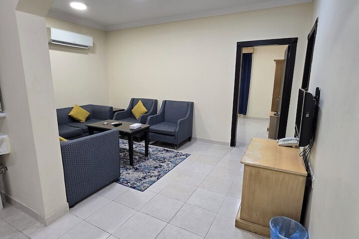 Room 13 of 33