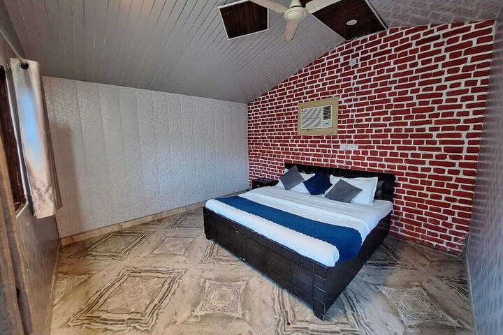 Room 4 of 28