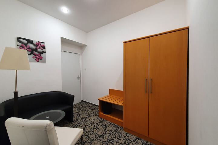 Room 213 of 324