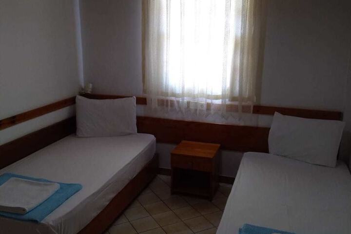 Room 5 of 17