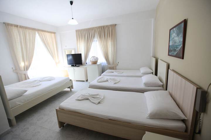 Room 11 of 25