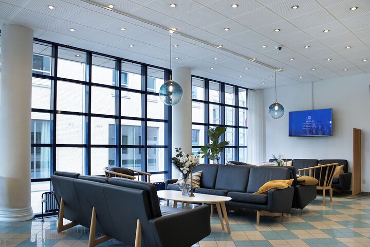 Entrance & Lobby