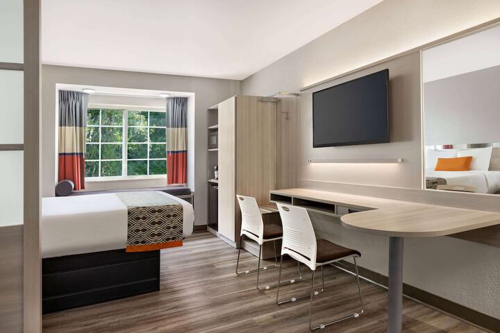 1 Queen Bed Mobility Accessible (2 of 31)