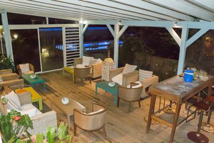 Lounge 64 of 79