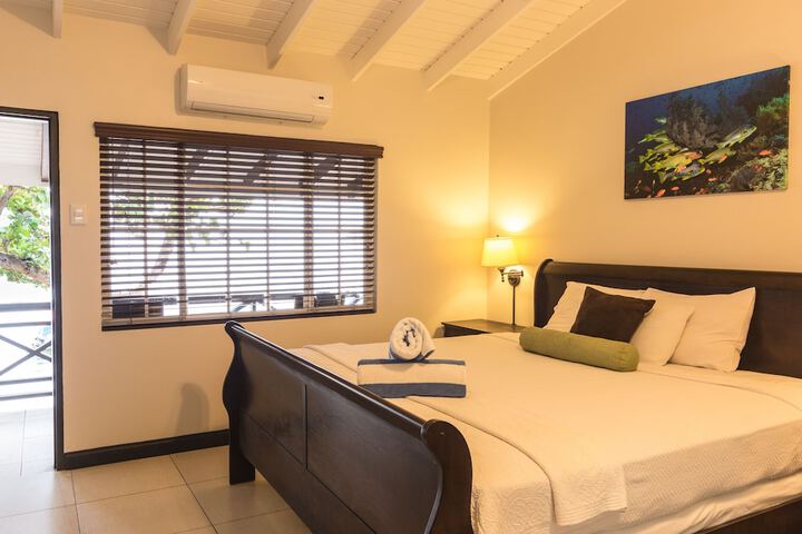 Room 3 of 82