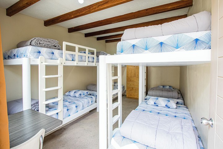 Room 2 of 214