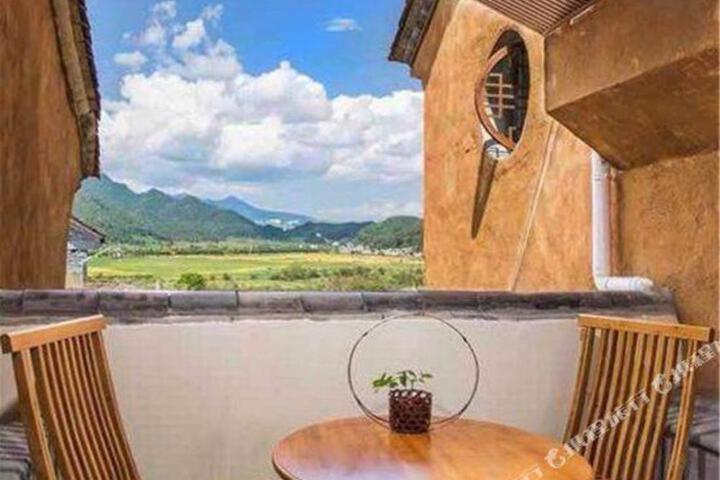 Yujian Light Luxury Hotel