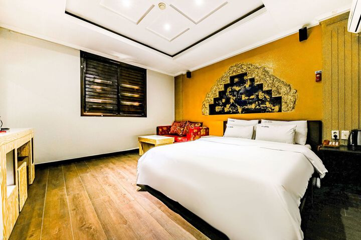 Room 25 of 26