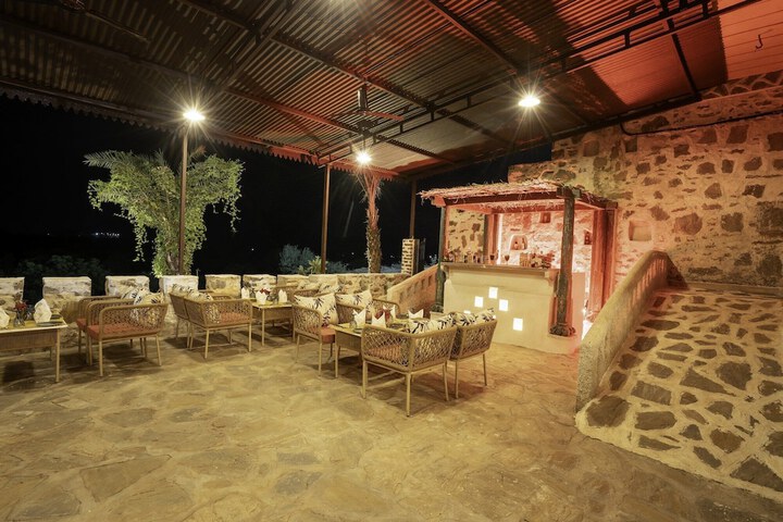 Dining 44 of 71