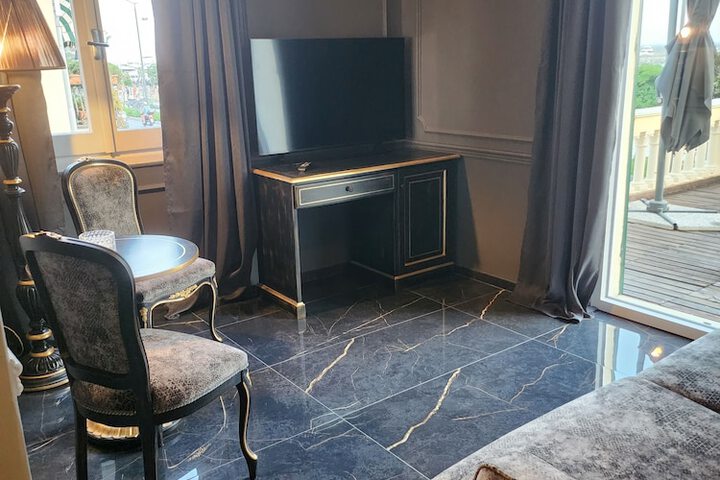 Room 13 of 25