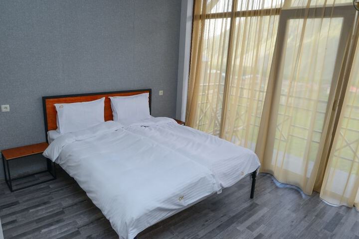 Room 12 of 48
