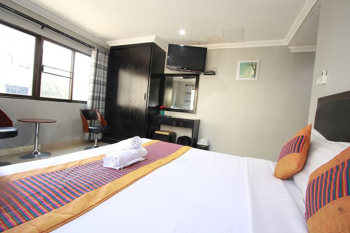 Room 8 of 31