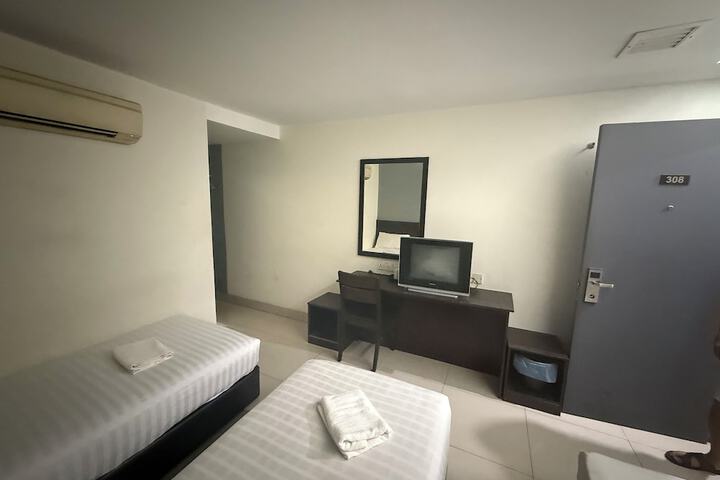 Room 26 of 54