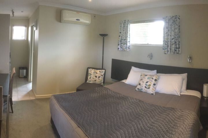 Room 13 of 37