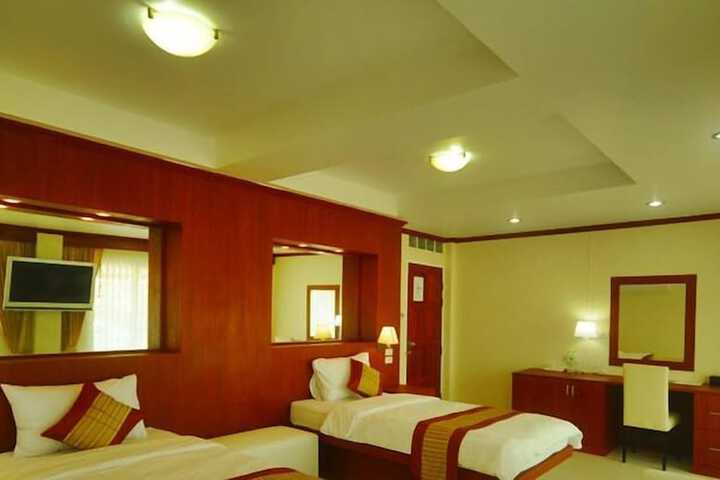 Room 2 of 43
