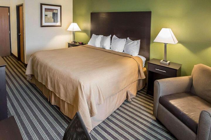 1 King Bed (4 of 12)