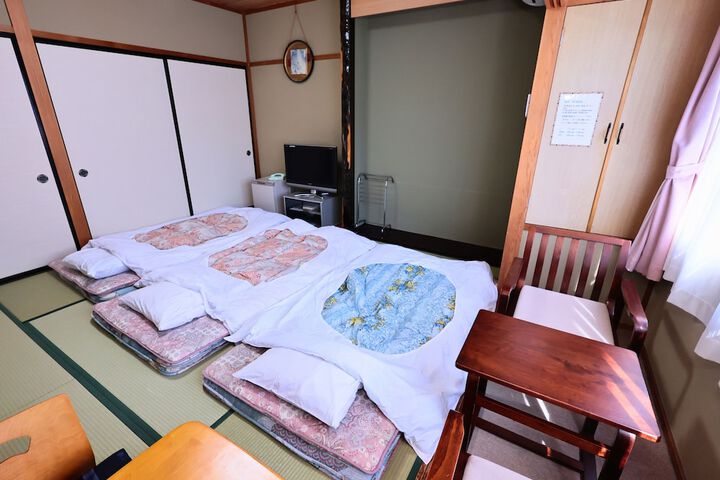Room 28 of 90