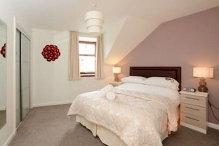 Room 4 of 10