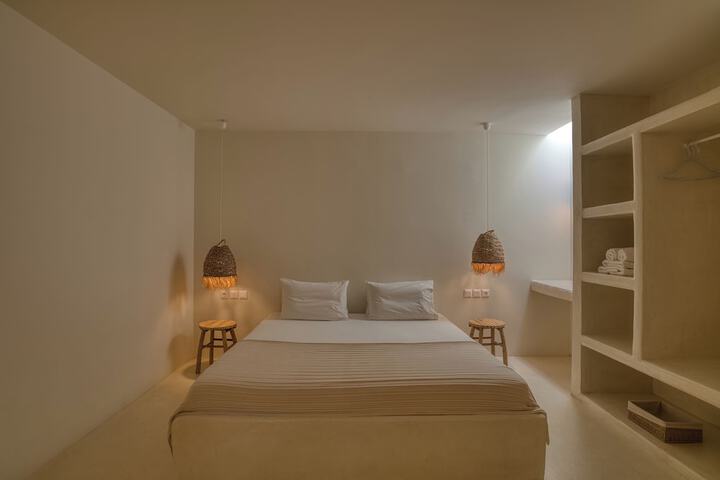 Room 43 of 77
