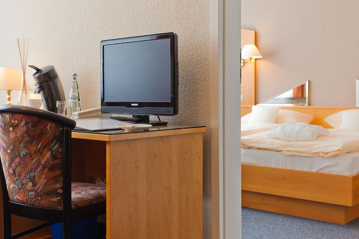 Room 6 of 18