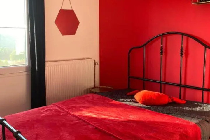 Room 2 of 7