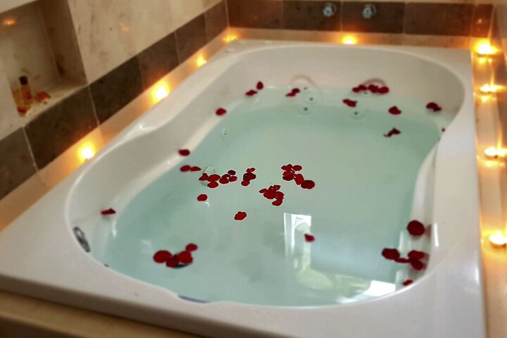 Hot Tub 16 of 29