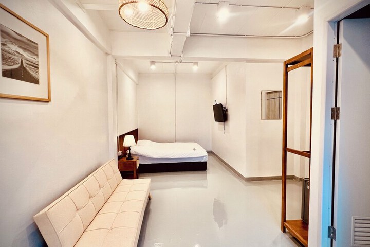 Room 12 of 66