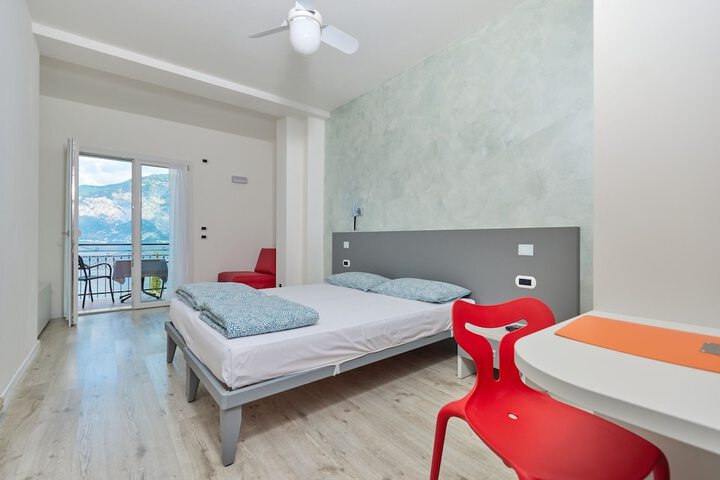 Room 8 of 38