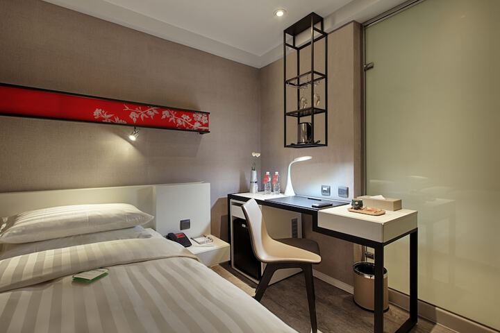 Room 26 of 43