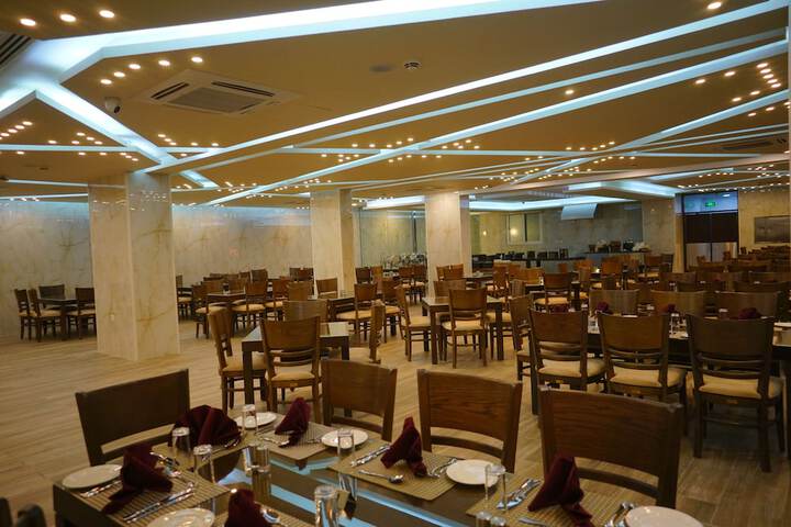 Dining 42 of 61