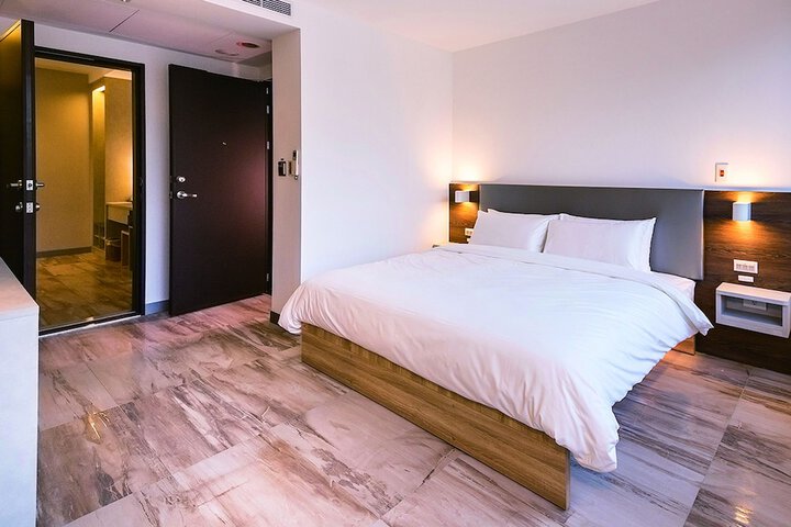 Room 8 of 53