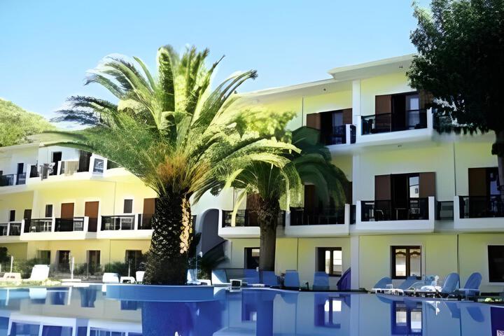 Rezi Hotel & Studios