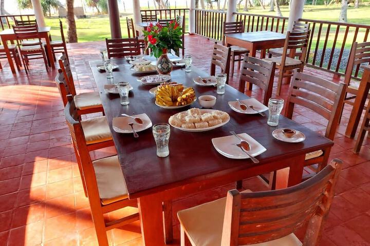 Breakfast/Coffee Service 88 of 130