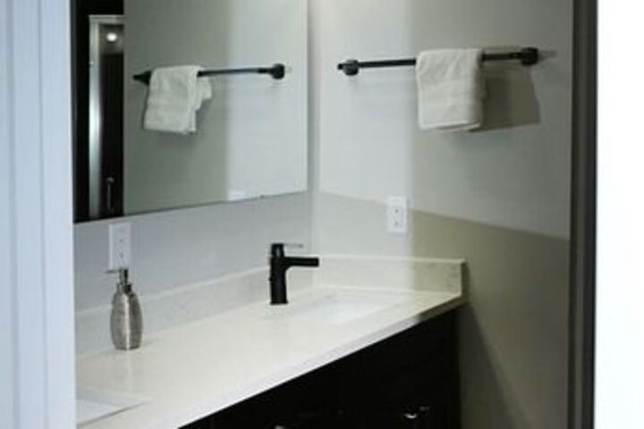 Room 6 of 32